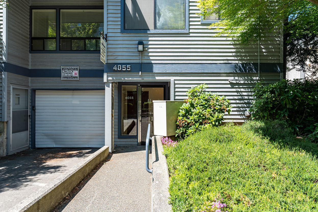 M and J Apartments University District Seattle