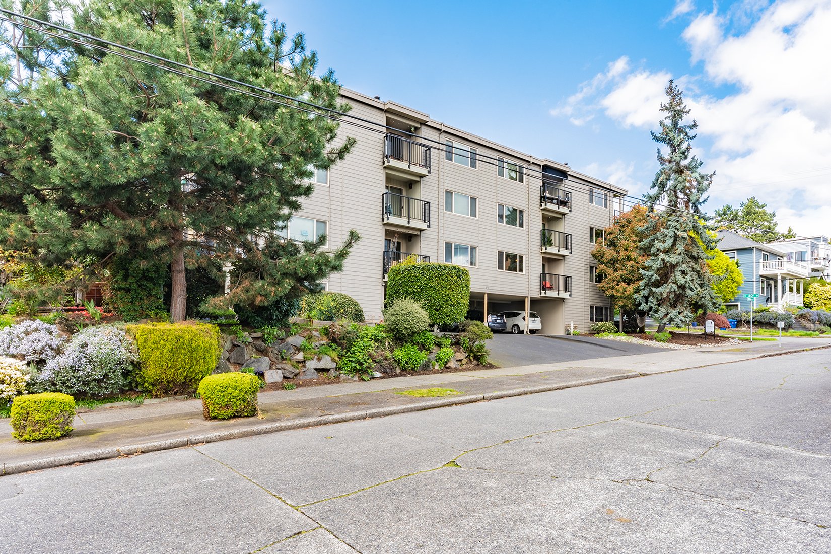 Dannywood Apartments Wallingford, Seattle