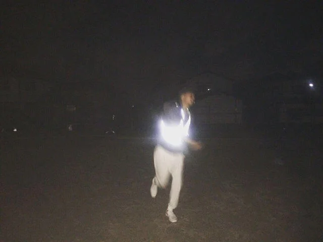 abelest/音楽家/映像作家 16 歳よりマイクを床に擦り付ける、地面を叩くなどしてトラックメイクを開始。 2017 年、Koji Nakamura(ex.スーパーカー)とのコラボレーション楽曲『No face』を発表。 同年、「RED BULL MUSIC FESTIVAL TOKYO 2017 At The Corner」出演。