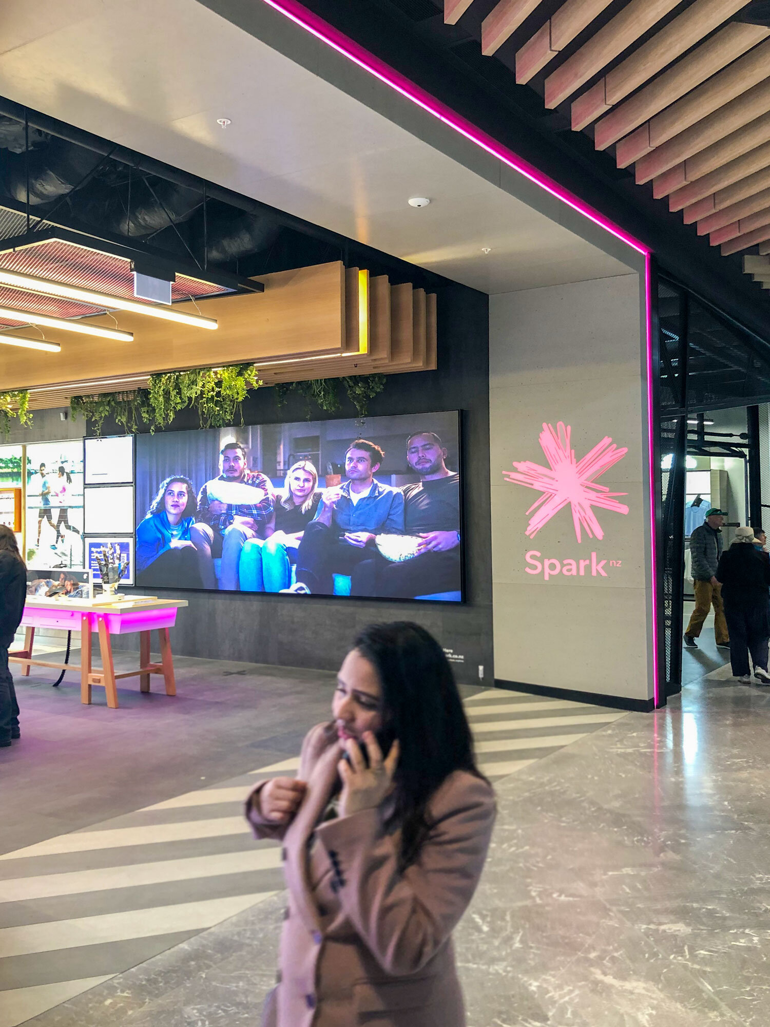   Spark Halo flagship store  Westfield New Market Context Architects  Light Beton – Urban Grey 