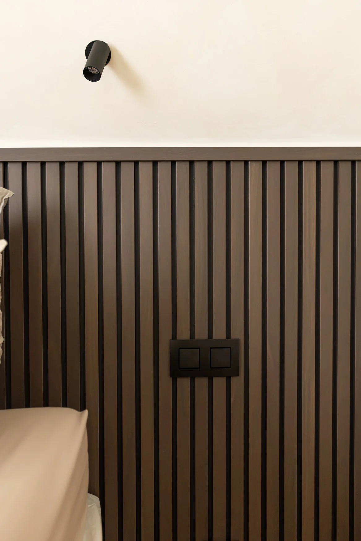  Smoked Walnut on Black 