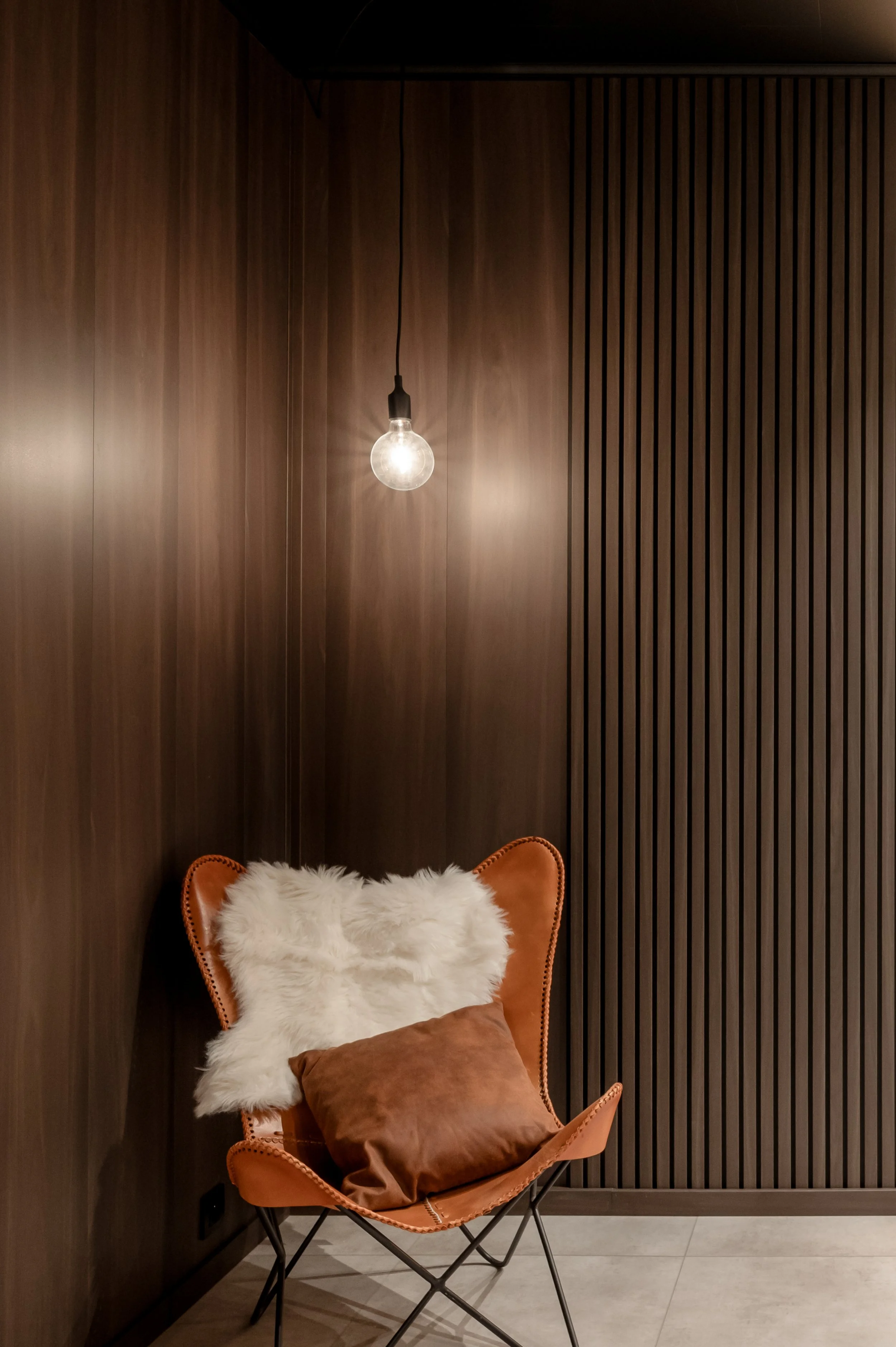 Smoked Walnut / Black