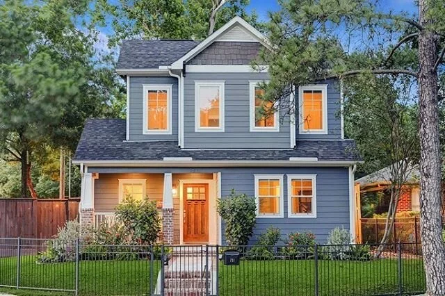 NEW LISTING‼️
.
.
Gorgeous fully remodeled original Woodland Heights bungalow taken down to the studs and completely renovated! Zoned to acclaimed Travis Elementary, this ideal floorplan includes 1 bedroom/study downstairs with full bathroom, first f