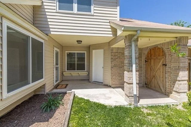 Not ready to buy ? Check out this rental home 🤩🔥
.
.
Cute home with open floor plan and private courtyard in quiet in cul-de-sac. Very close to I-10 for easy access. Abundant natural light and high ceilings. Floors, carpets and paint 2017. Enough r