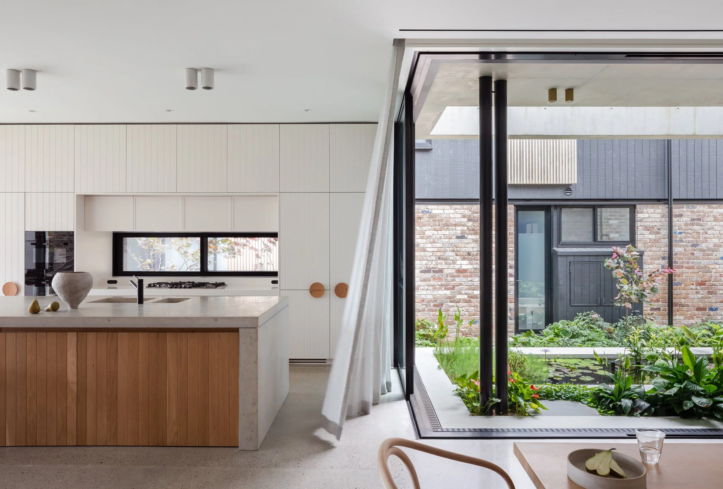 Kitchen courtyard Sustainable House Maroubra.jpg
