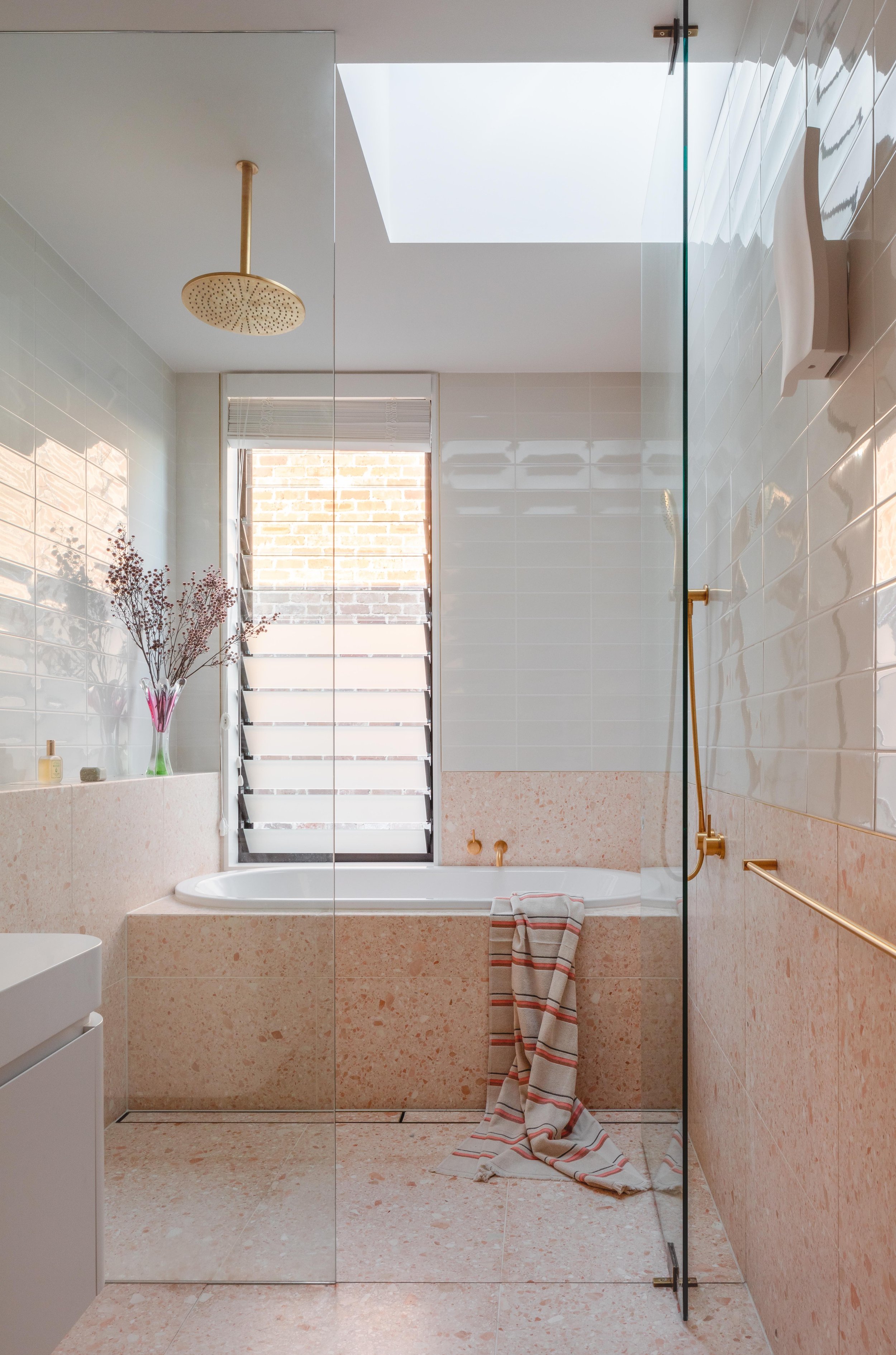 Ensuite Maroubra House Interior low res.jpg