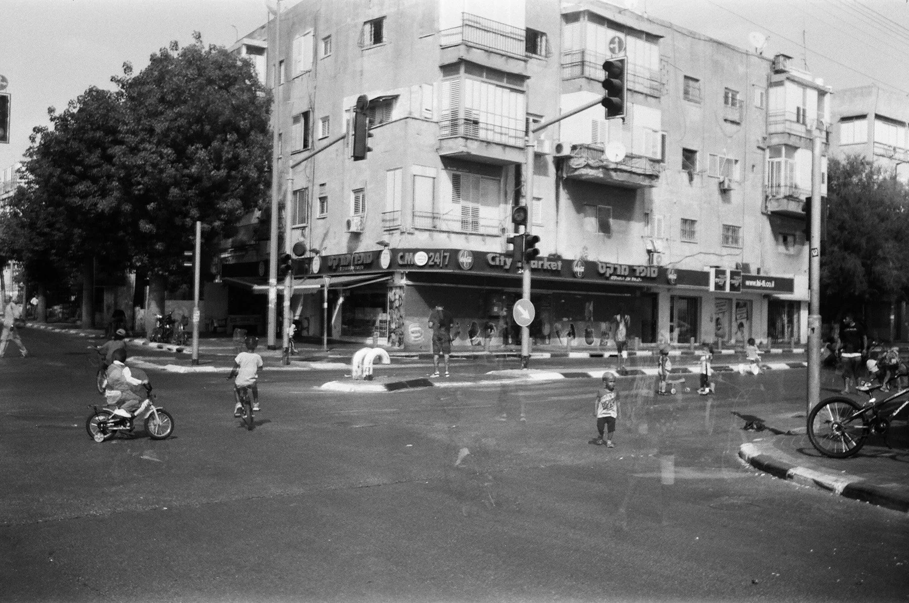 Salame st., Tel-Aviv, Israe, 2017, Smena 8, Adox Silvermax