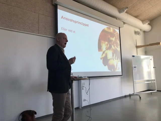 Bo Hejlskov Elvén holdt oplæg om at håndtere problemskabende adfærd