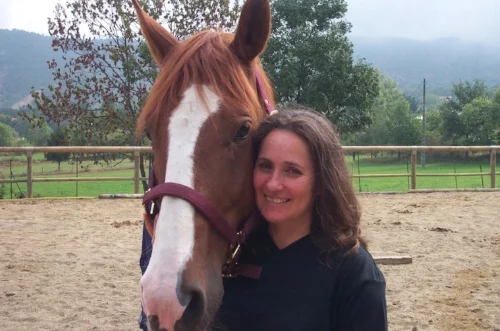 Kirsten Hartvig was born in Jutland, near the lakeside town of Silkeborg. Her country farm childhood involved many hours exploring the natural wilderness around her home, sparking a lifelong love of wild foods, herbs and flowers as well as a deep relationship with horses.