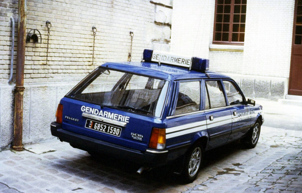 peugeot_505_break_gendarmerie.jpeg