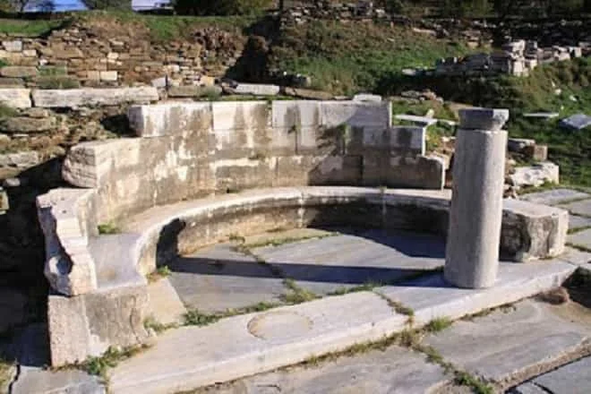 tinos-01-poseidon-temple-min.jpg