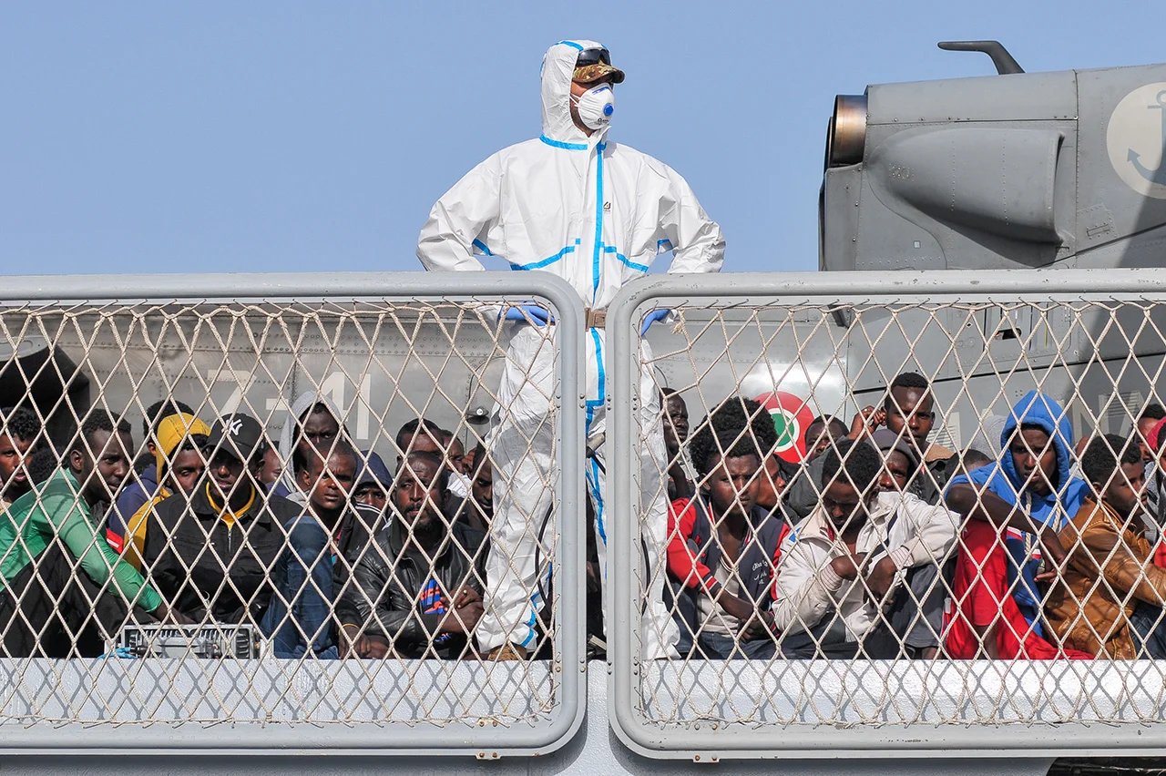 Migrants wait to disembark from the Italian navy ship Borsini in the Sicilian harbour of Palermo, May 5, 2015.
