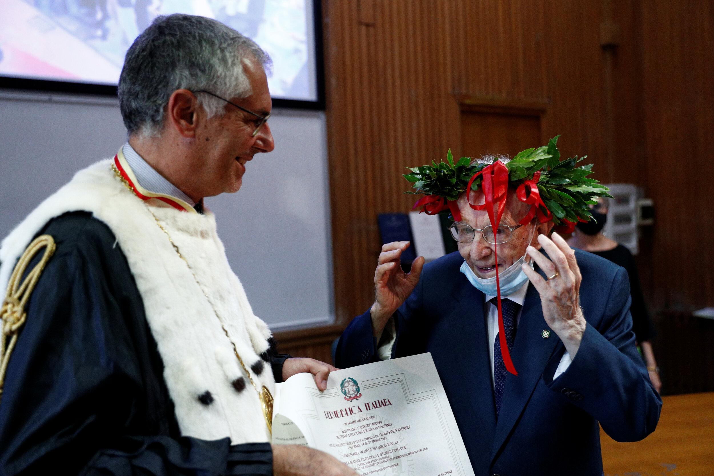  Giuseppe Paterno, 96, Italy's oldest student, is awarded his graduation certificate after completing his undergraduate degree in history and philosophy, during his graduation at the University of Palermo, in Palermo, Italy, July 29, 2020.  