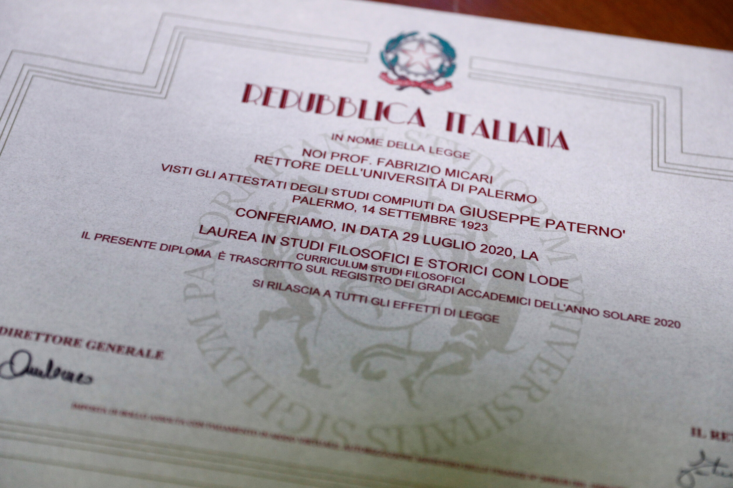 The graduation certificate of Giuseppe Paterno's, 96, Italy's oldest student, who completed his undergraduate degree in history and philosophy, is pictured at the University of Palermo, in Palermo, Italy, July 29, 2020. 