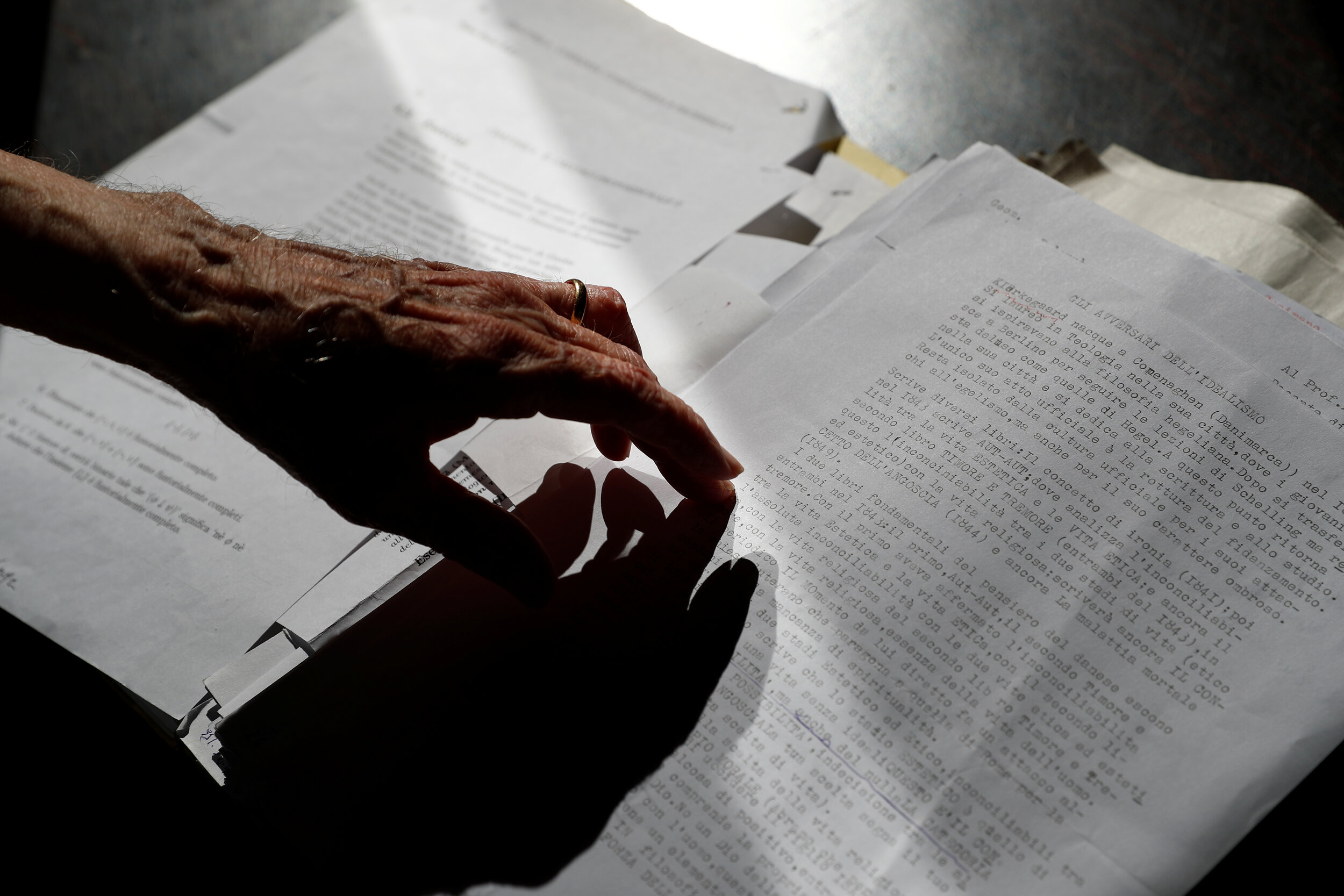  Giuseppe Paterno, 96, Italy's oldest student, goes over his study notes at his desk, a day before he graduates from The University of Palermo with an undergraduate degree in history and philosophy, at his home in Palermo, Italy, July 28, 2020. 