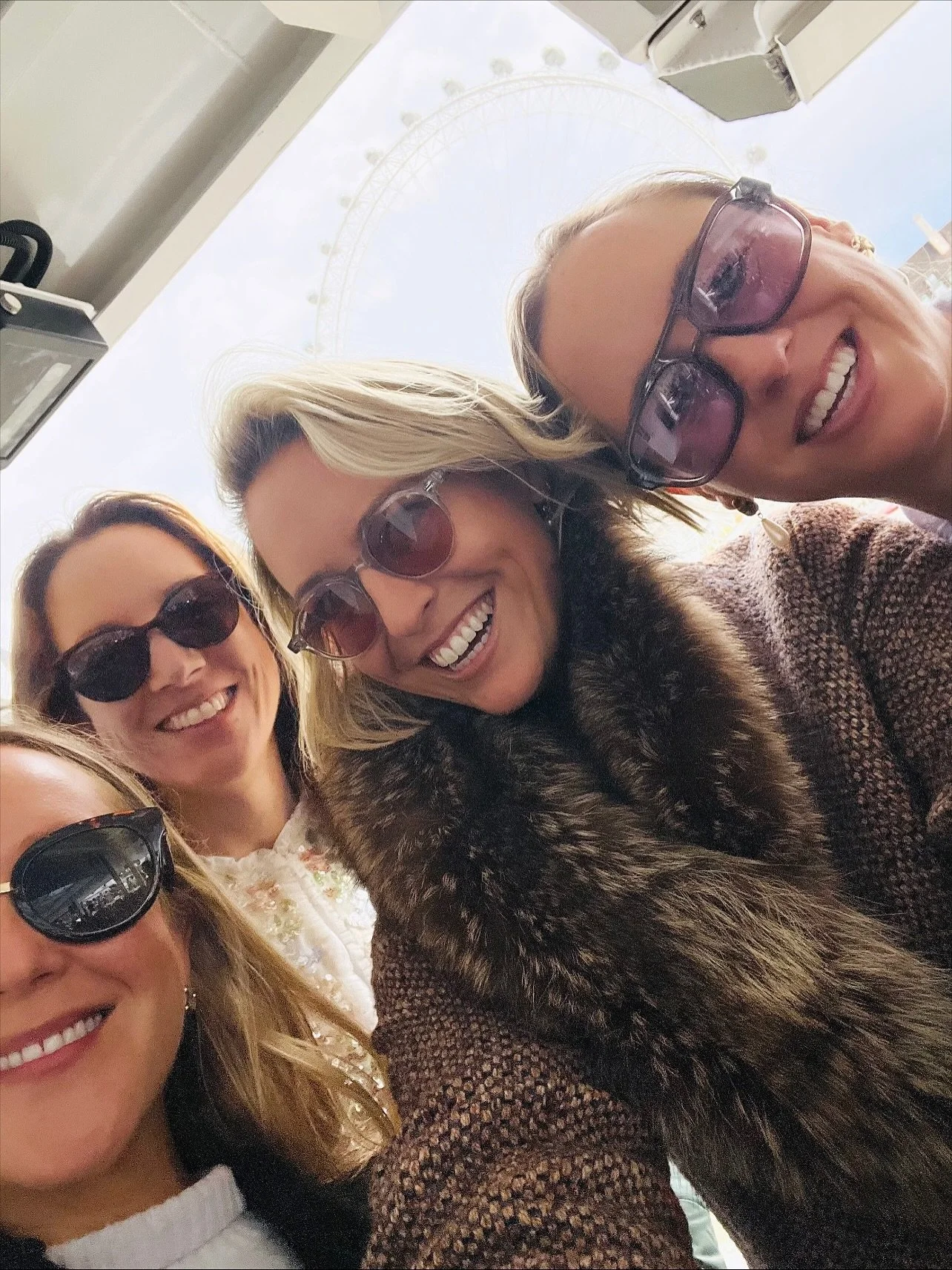 Autumn catch up:

&bull; Family girls weekend 
&bull; New intern who brings sleepless nights
&bull; Design week @designcentrech 
&bull; Exhibitions visits @vamuseum between meetings in London