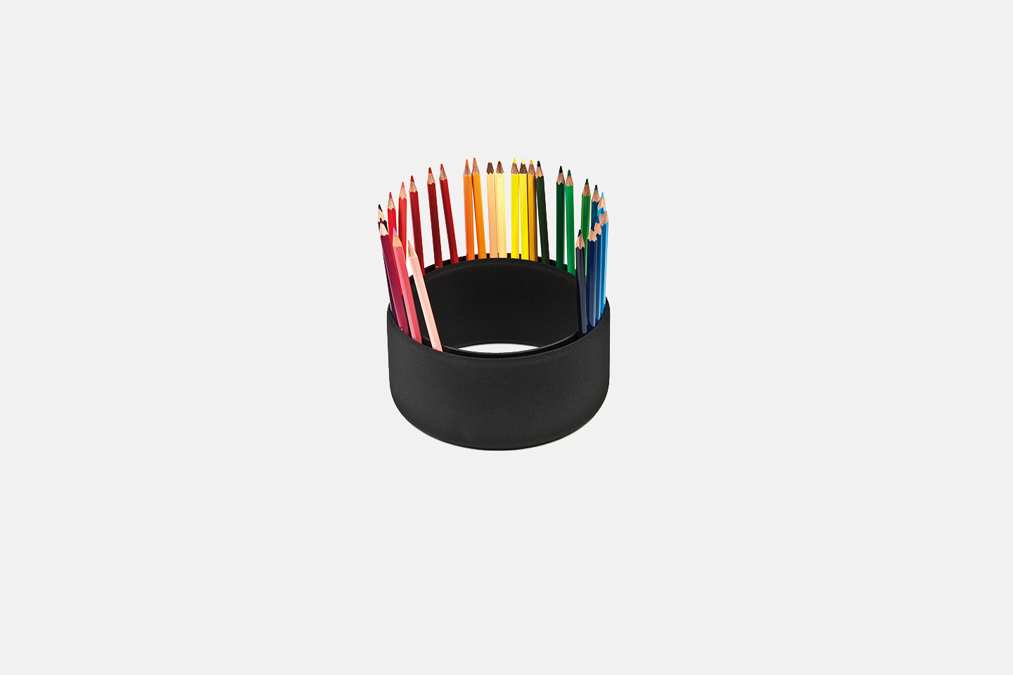 Objekten_Matt_Collection_Sylvain-WIllenz_Ring_Loop_Rubber_Black_02.jpg