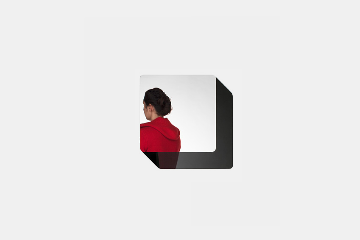 OBJEKTEN_Shadow_Mirror_Sylvain_Willenz_Black_3D_Ombre_Illusion_04_fond_gris.jpg