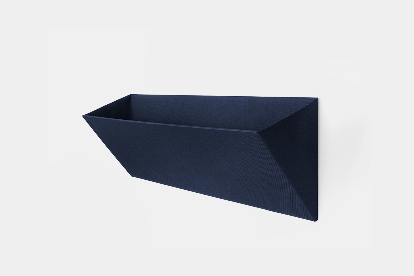 27.20.MA_OBJEKTEN_Leaning_75_marine-blue_DianeSteverlynck.gif