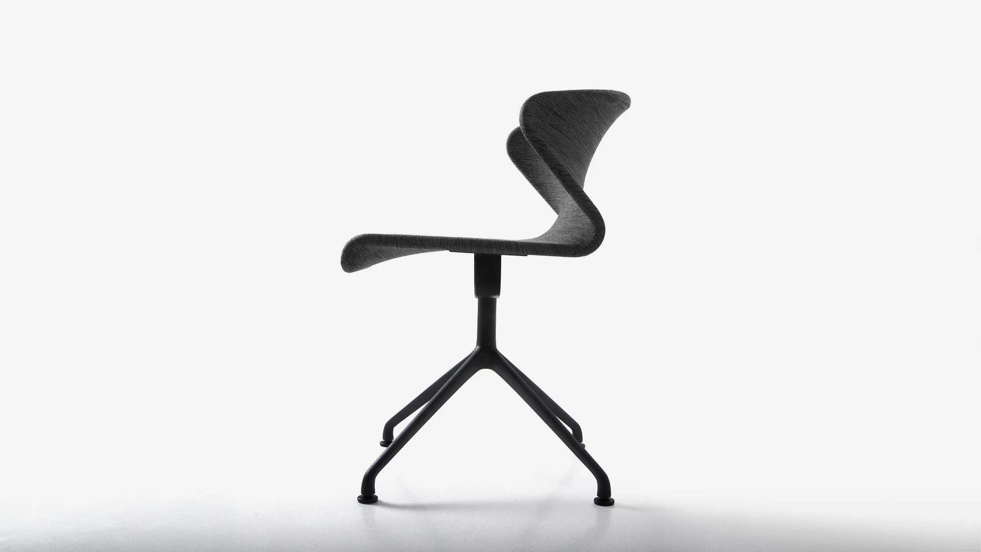 Berteau_ObjektenSystems_FabricChair_01_lr_GreyBackground.jpg