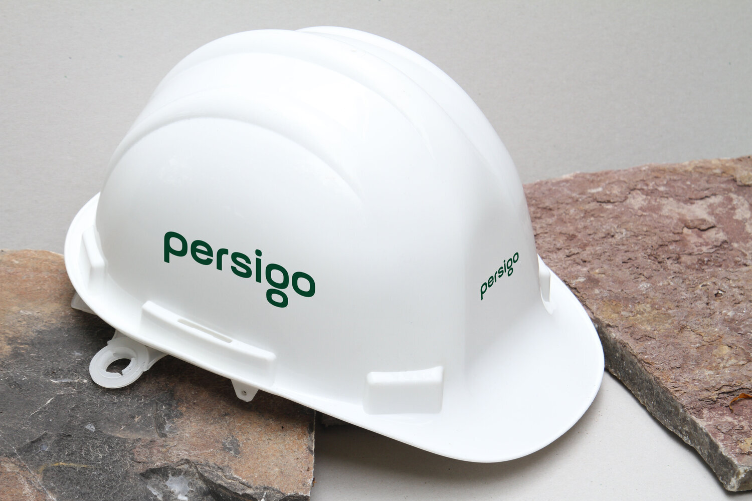 Construction+Helmet+Mockup-persigo.jpg