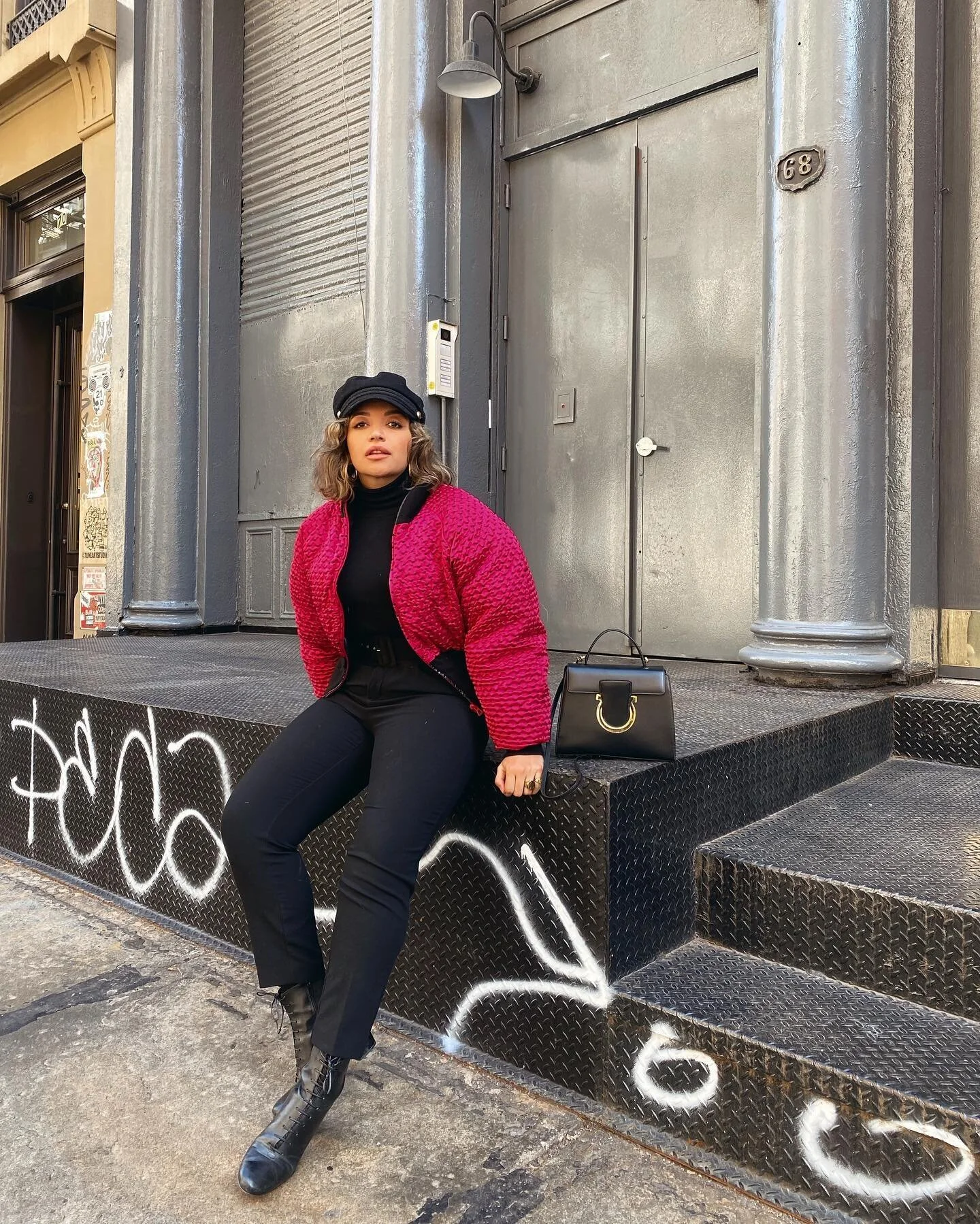 🇵🇦Se sigue sintiendo como casa 🗽🤘🏽 Al final del d&iacute;a les comparto todas las historias. He grabado y tomado fotos pero tambi&eacute;n quiero estar presente 🙏🏽 Y no metida en el cel 🤍 Jacket es vintage @moncler ⚡️
.
.
🇬🇧TOUCH OF COLOUR 