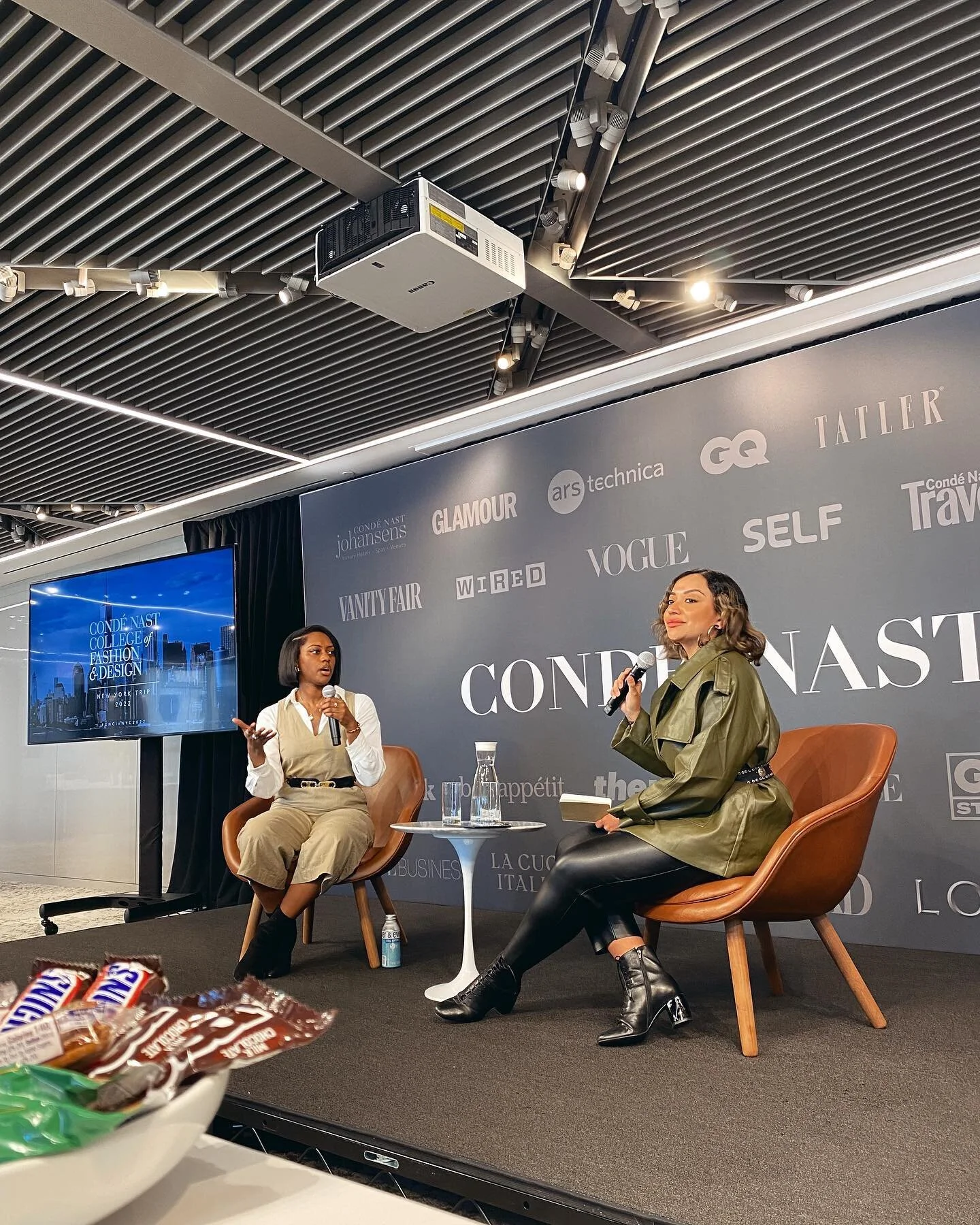 Today I had the opportunity of meeting Anna Wintour, Virginia Smith and part of the Vogue/Cond&eacute; Nast team in our trip to NYC 🗽 Also, hosted a talk with @j_khol who is Director of Special Events at Vogue. Also met @nnadibynature, editor of Vog