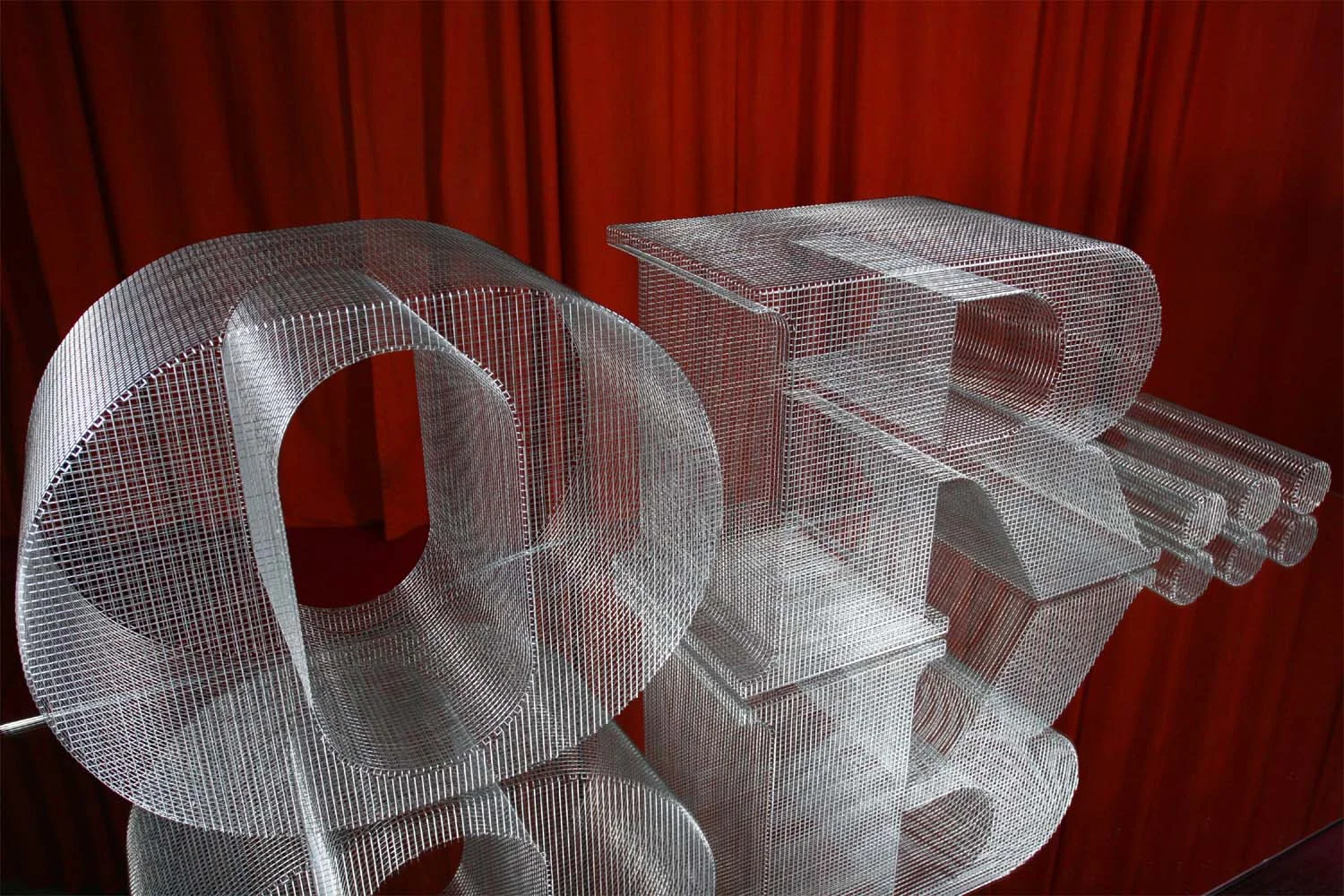  Untitled. Stainless steel welded grid. Size : cm 150 x 65 x 50. 