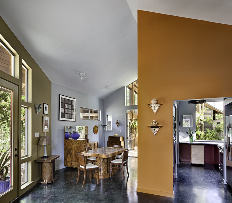 Dining room/kitchen, Devine Street Residence, San Antonio, Texas, 2009. Photo by Chris Cooper Photography