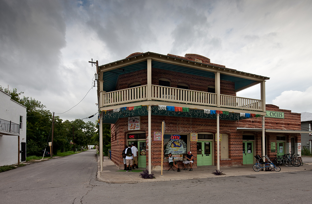 Rehabilitation of historic building facade, "El Picoso", San Antonio, Texas, 2008. Photo by Dror Baldinger