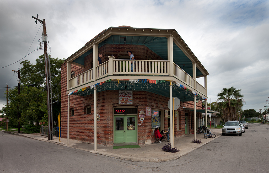 Rehabilitation of historic building facade, "El Picoso", San Antonio, Texas, 2008. Photo by Dror Baldinger