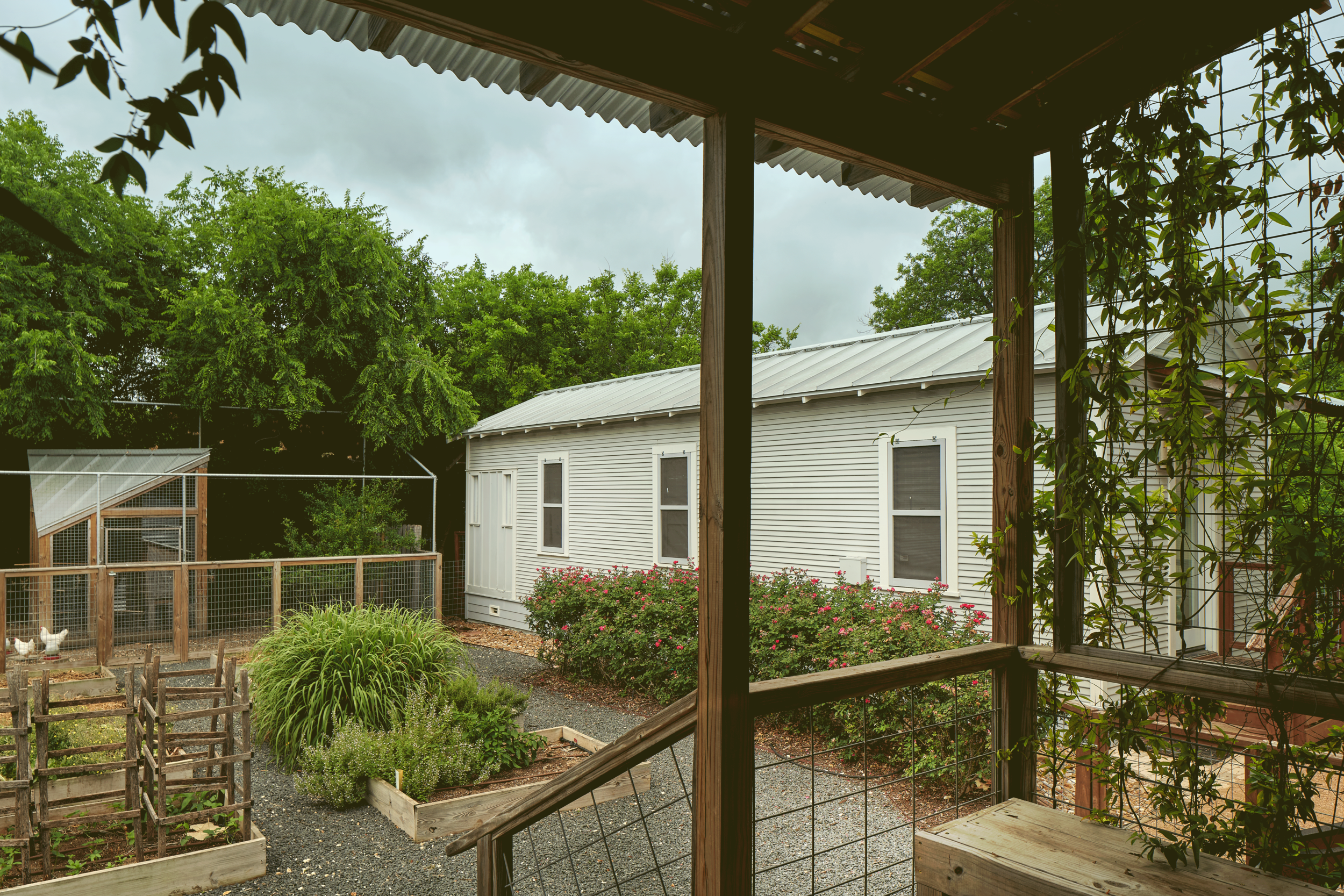 Exterior view, Facing Exterior of Leigh Street Shotgun House, Leigh Street Shotgun House, San Antonio, Texas, 2015. Photo by Dror Baldinger