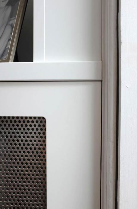 The radiator cover, close-up.