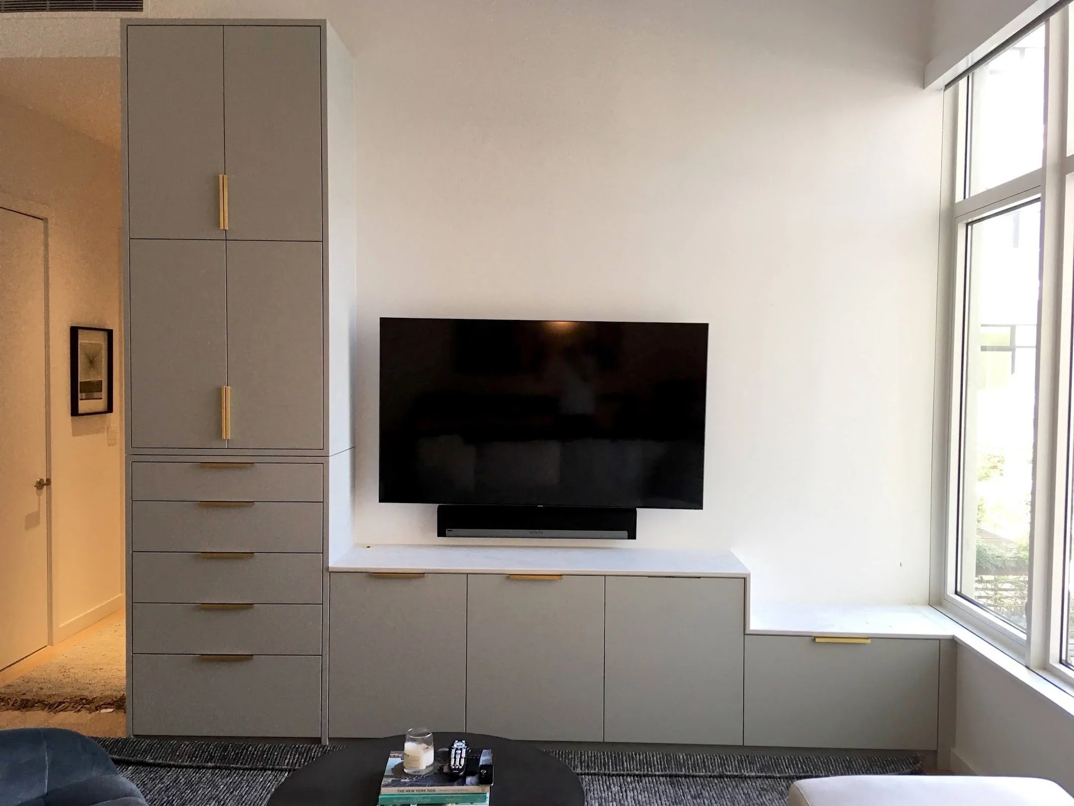 Modern grey media unit