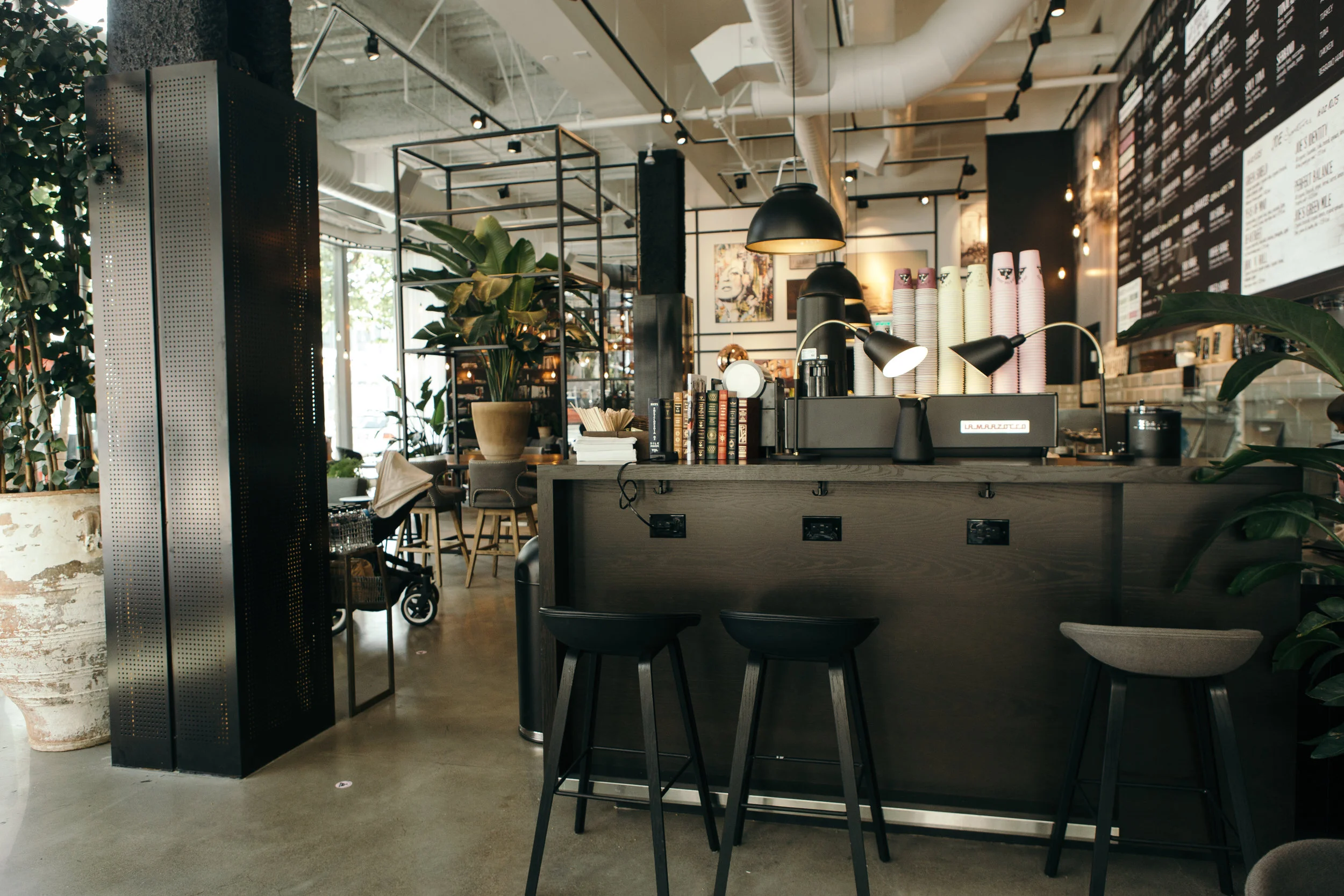 08_sf_howard_st_store_interior.jpg