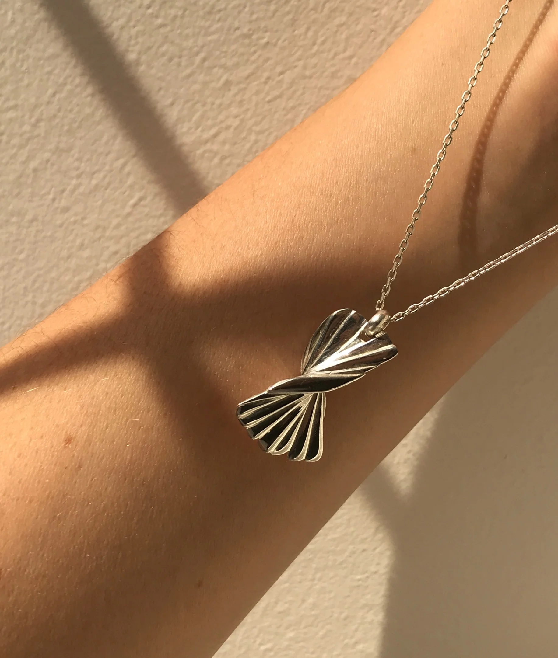 AXELLE TWIST NECKLACE SILVER PRESS LIFESTYLE.jpg