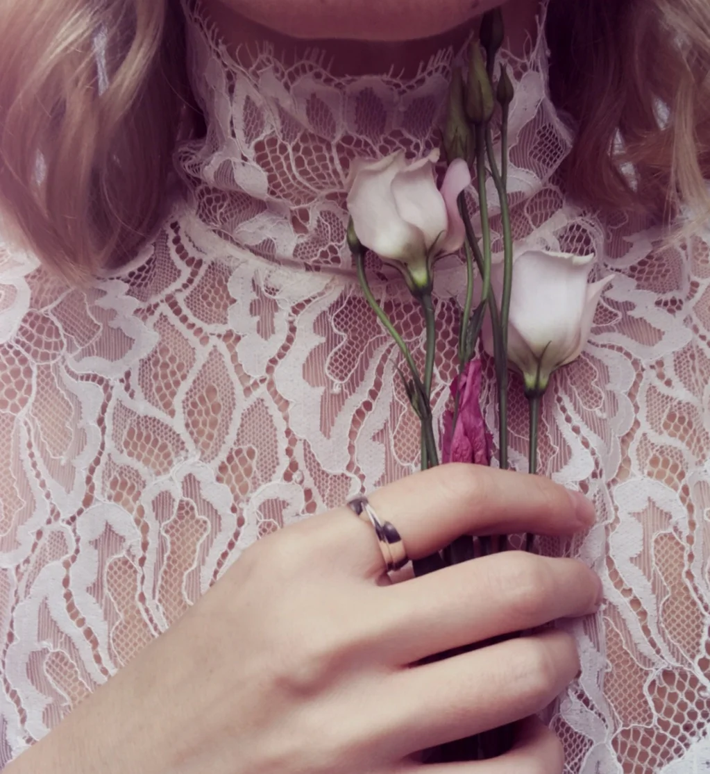 LEYRE+TWIST+RING+SILVER+LIFSTYLE+PRESS.jpg