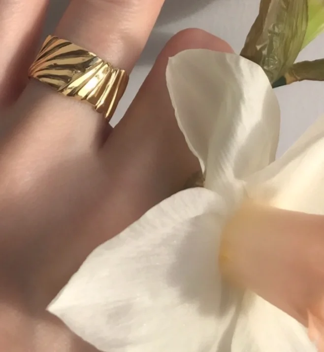 rumble+ring+gold+lifestyle.jpg