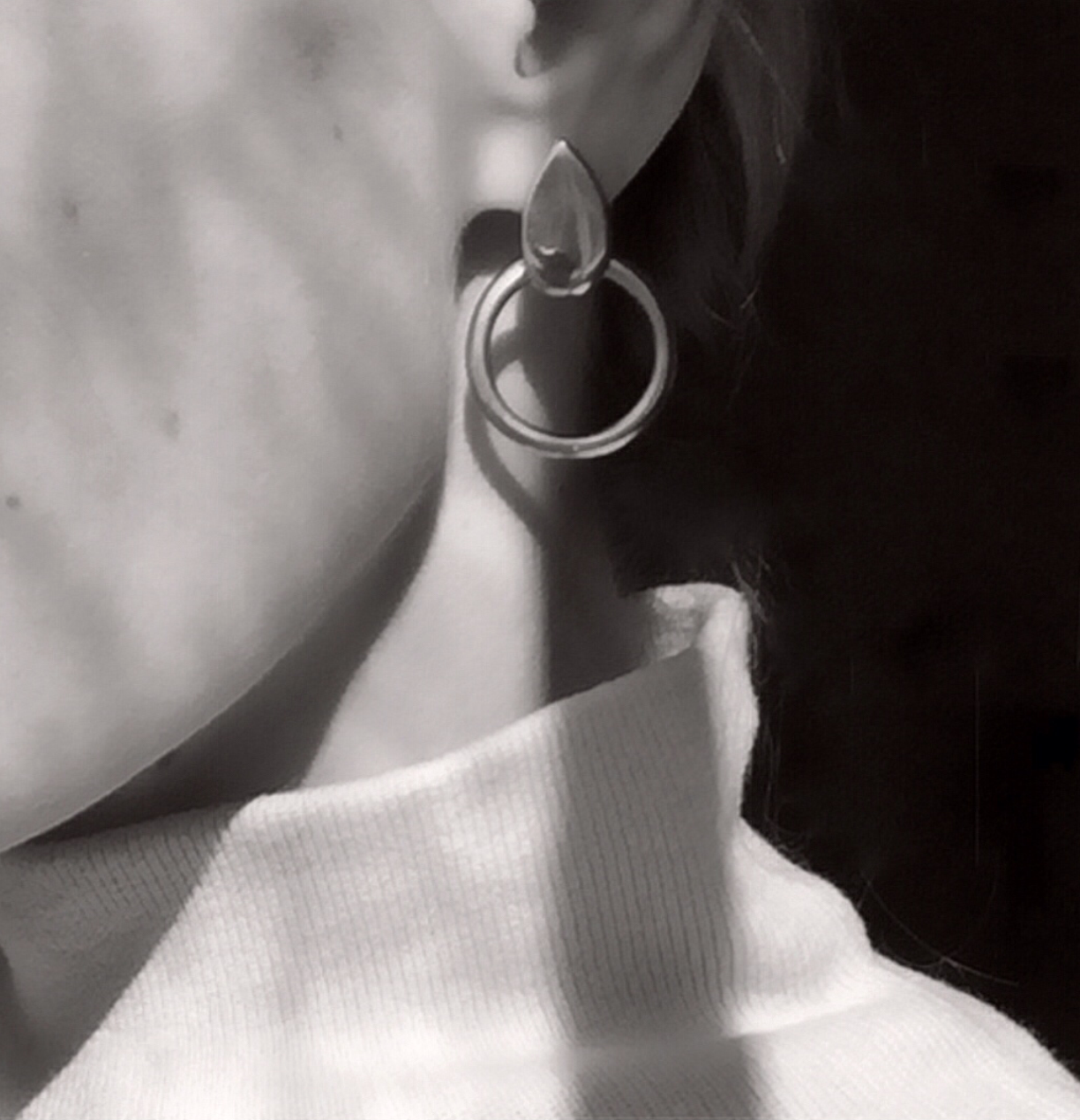 RUDDOCK ALBA HOOPS BW PRESS.png