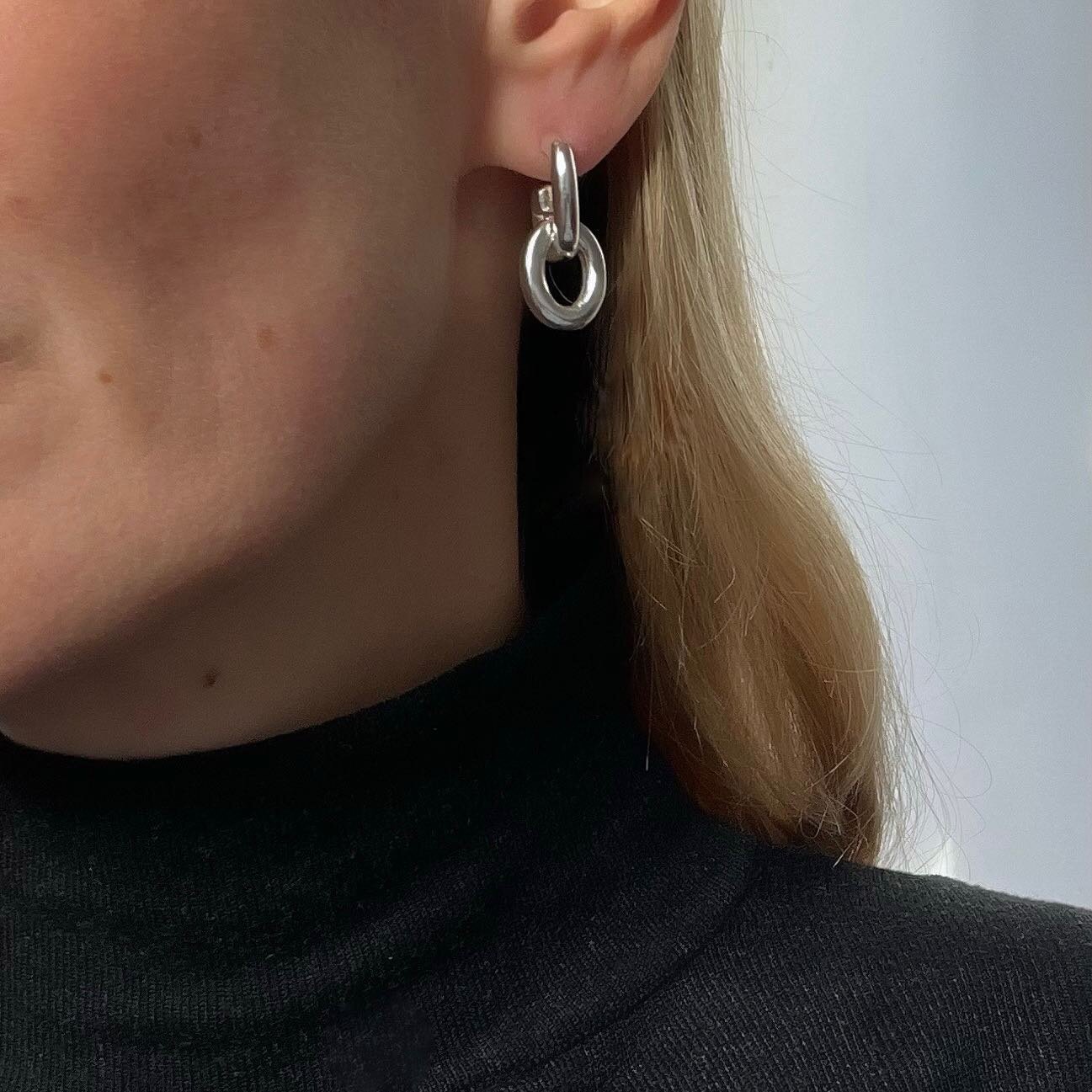 There&rsquo;s something about silver right now&hellip; just one of the many Go Go Earring combos ⛓️