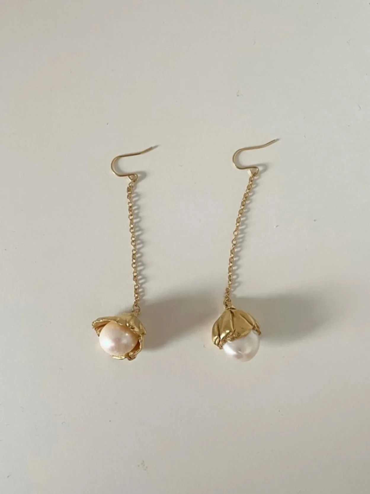 Pearl drop earrings, exclusively at @thewearer ✨