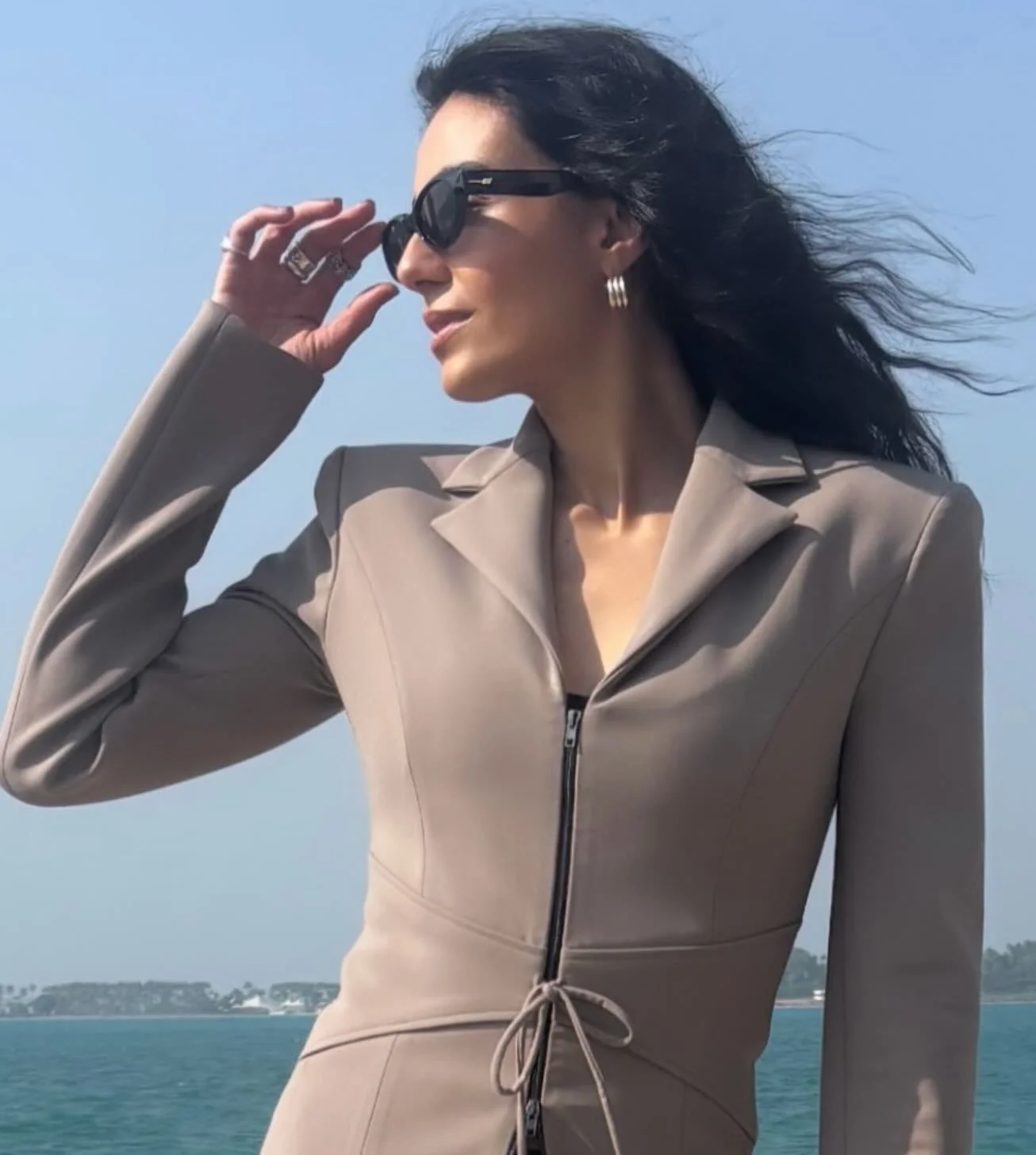 Beautiful @aiysha_hart wearing the silver Rizzo earrings 🤍
Styling by @oisinboyd &amp; @ellie.may.brown