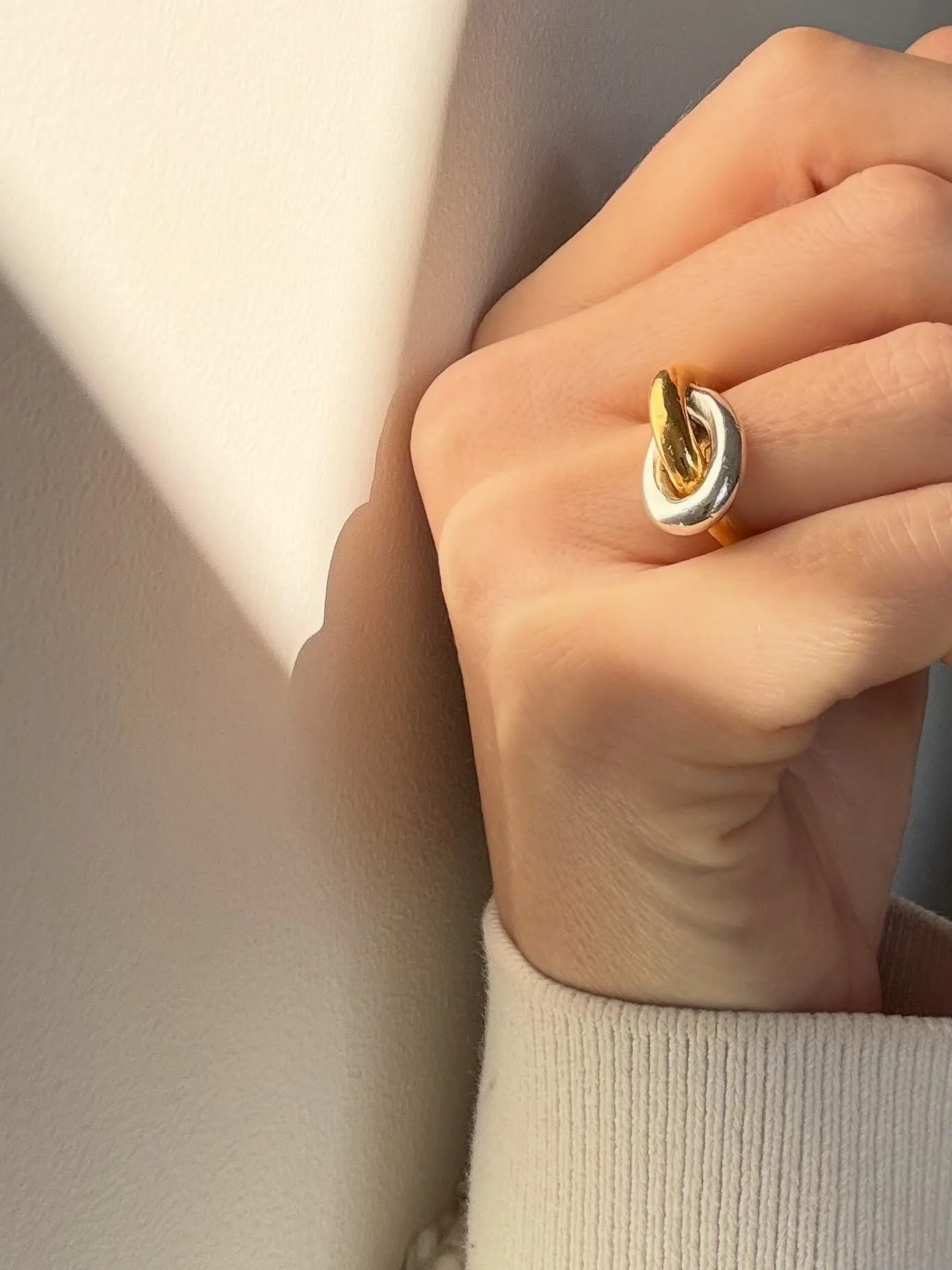 The Torus ring , available in two contrasting finishes - silver and gold or vice versa in gold and silver. 

Handmade in London. 

Available in the webshop now.

#mixedmetaljewellery #twotwojewellery #goldandsilverjewellery