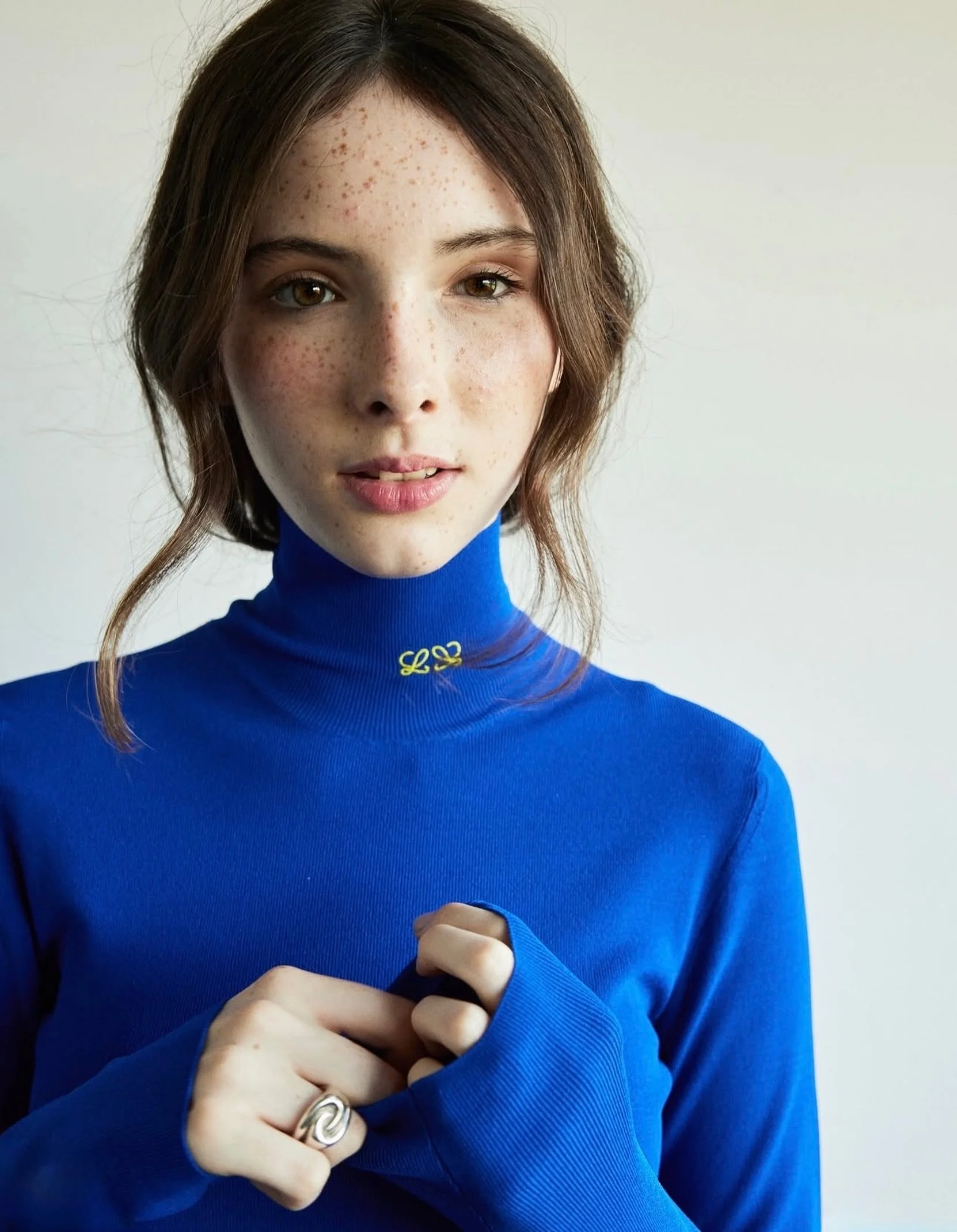 @bodhiraeactor wearing the RILEY ring for @milk_magazine 💙

Styled by @lucymackay 
Photography @takeapicturelady 
HMU @nohelia.reyes 

@sensesensibilityfilm @hamnetmovie