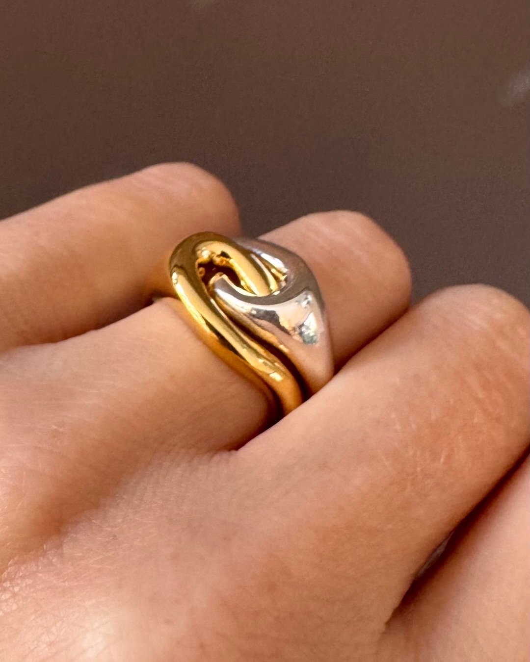 The Ravel Iinterlocking ring in two-tone 🌓
Available to buy on the website www.ruddockjewellery.co.uk