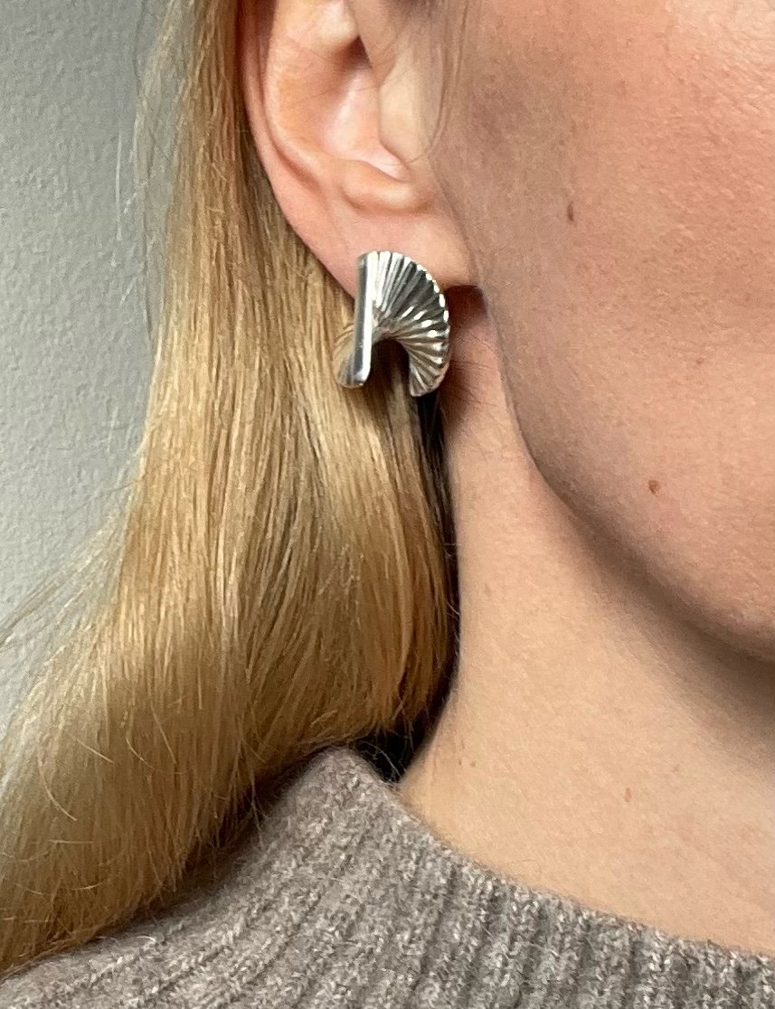 Silver baby fan spiral earrings