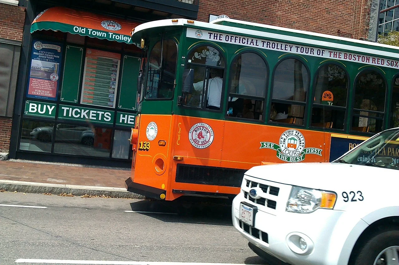 trolley-189994_1280.jpg
