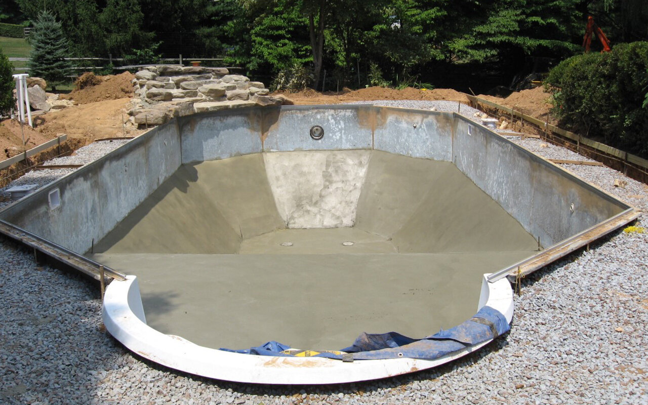  Here you can see how we have provided a durable, permanent smooth concrete foundation interior floor. The wall system of the pool was in good shape but showed signs of rusting below the surface of the liner. We treated the surface with a rust preven