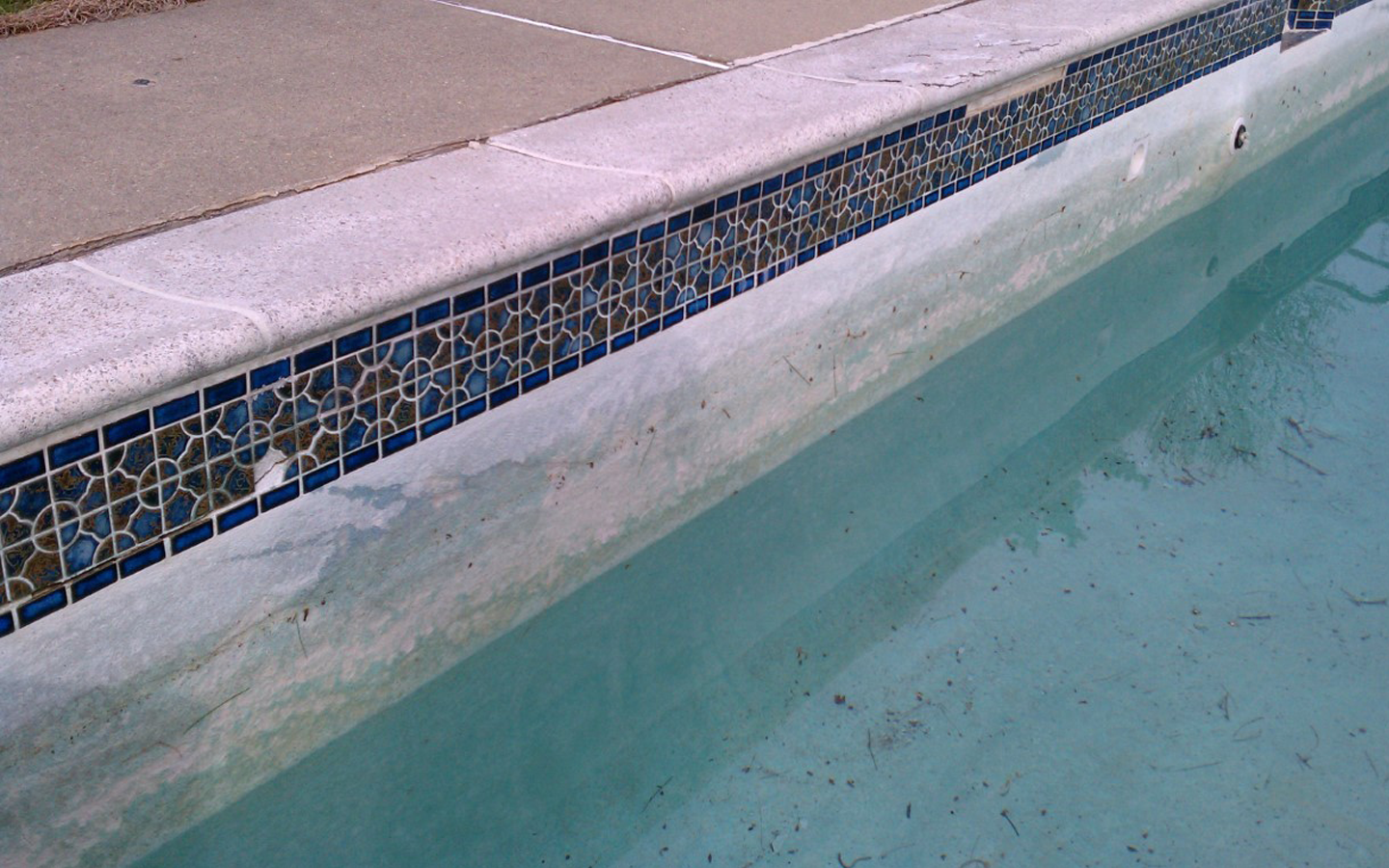  Detail of missing tiles and notice the crack in the bond beam. 