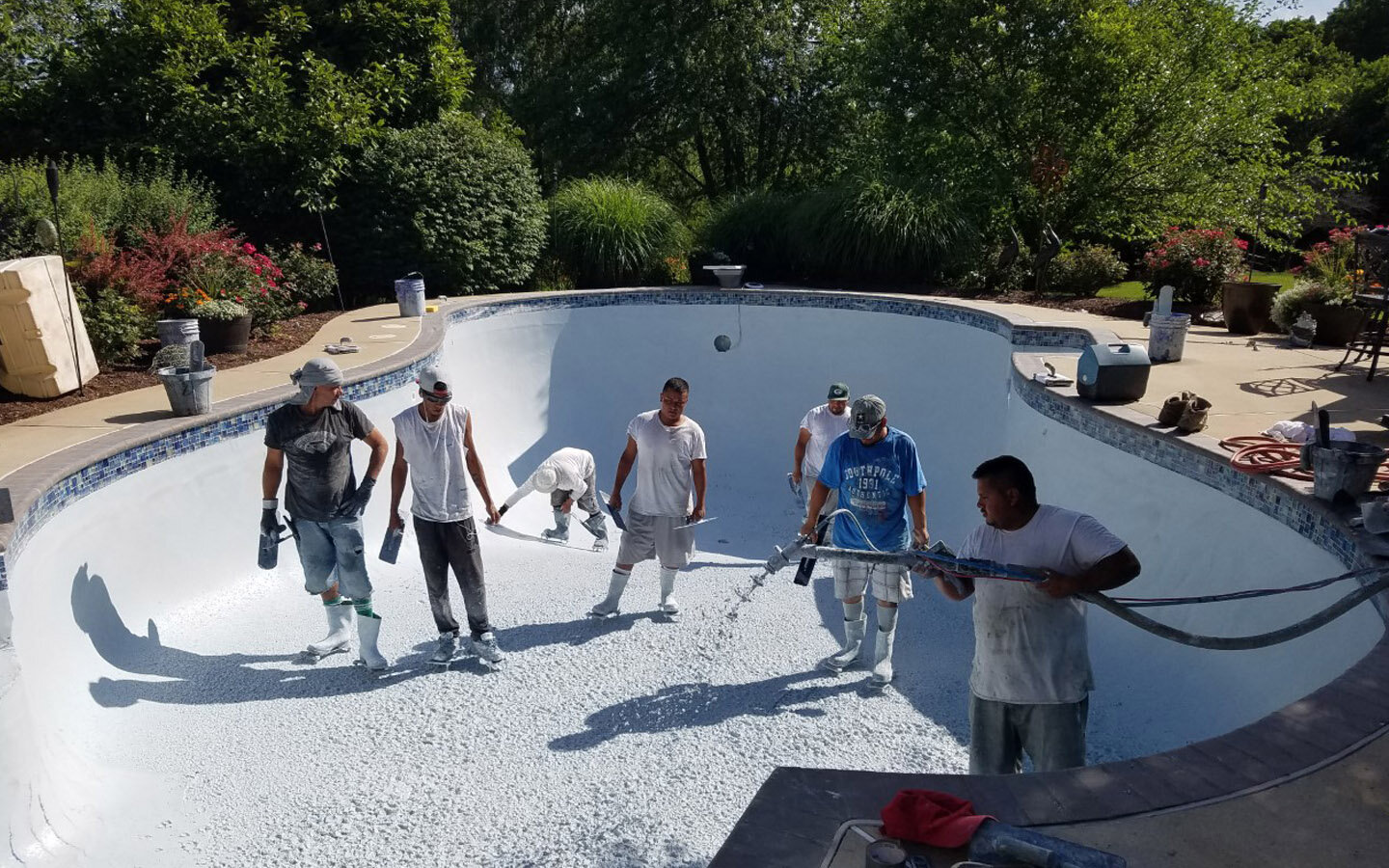  Wrapping up the interior of the pool. 